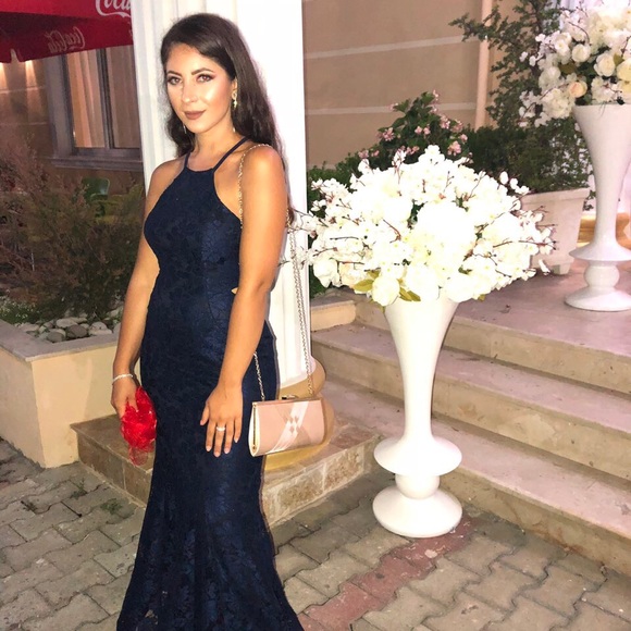 Strappy lace gown worn once - Picture 6 of 6